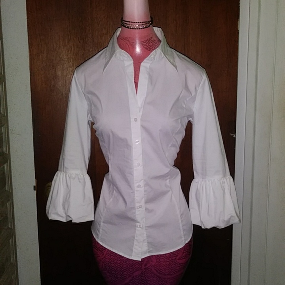 Crisp white ballon 3/4 sleeve blouse.60% cotton,35% polyester & 5% spandex.